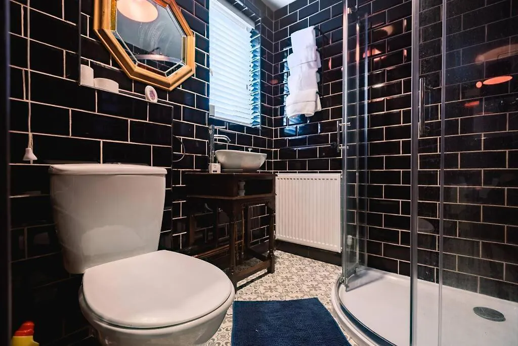Hullidays》Old Town Luxury Cavern Кингстон-апон-Халл Апартаменты